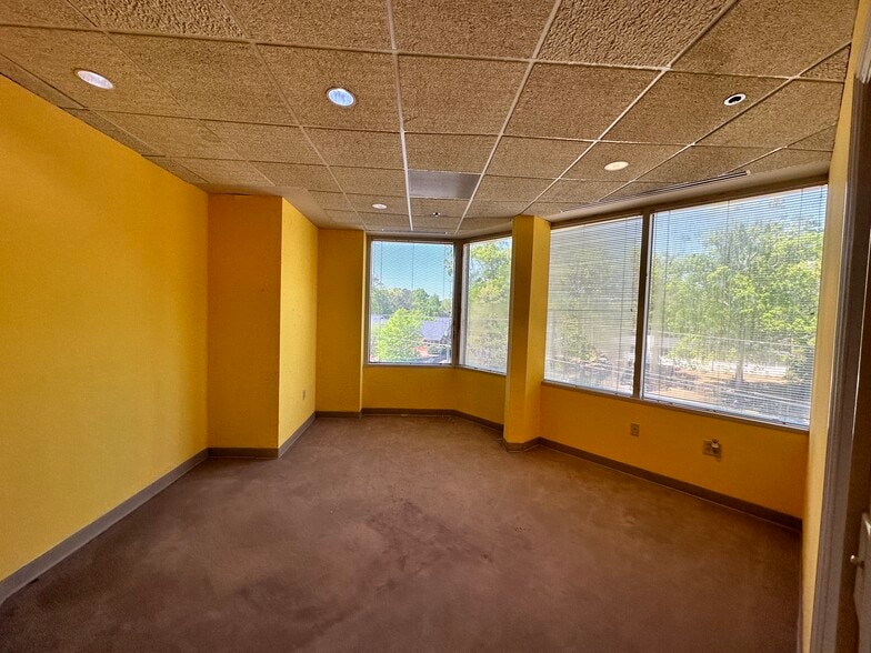 More Photos Of 2265 Roswell Rd, Marietta Office For Lease