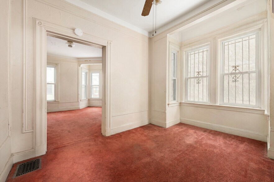 More Photos Of 250 Midwood St, Brooklyn Flex For Sale