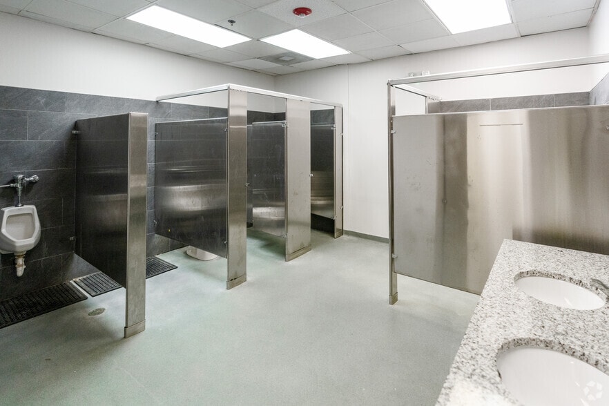 More Photos Of 3211 Bramer Dr, Raleigh Showroom For Sale