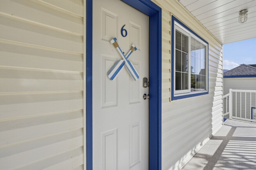 More Photos Of 7001 Savona Access Rd, Thompson-Nicola Hotel For Sale