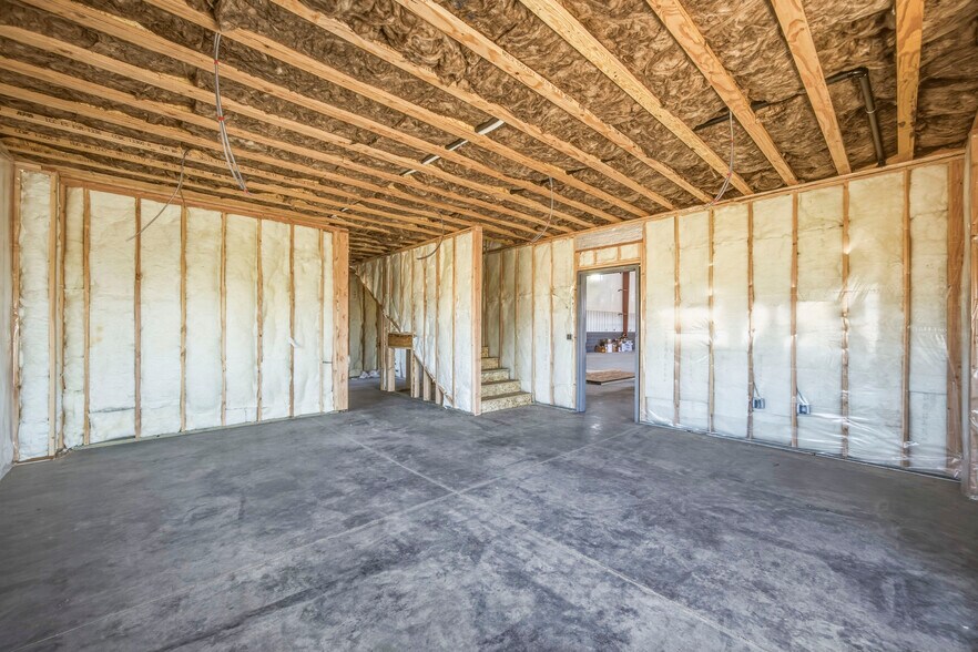 More Photos Of 1342 E Saint Helens St, Pasco Light Distribution For Lease