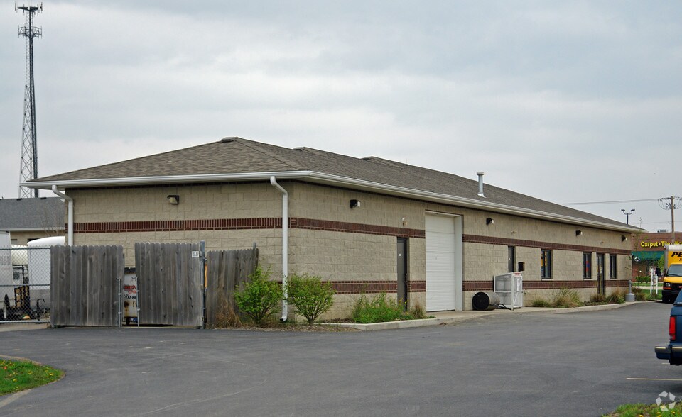 More Photos Of 1262 S Bridge St, Yorkville Service For Sale