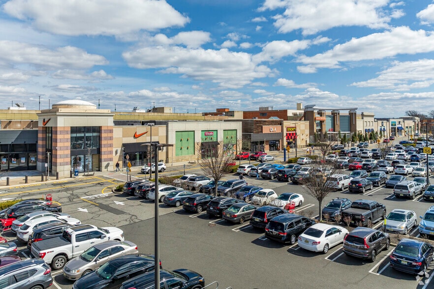 More Photos Of 1 Bergen Town Ctr, Paramus General Retail For Lease