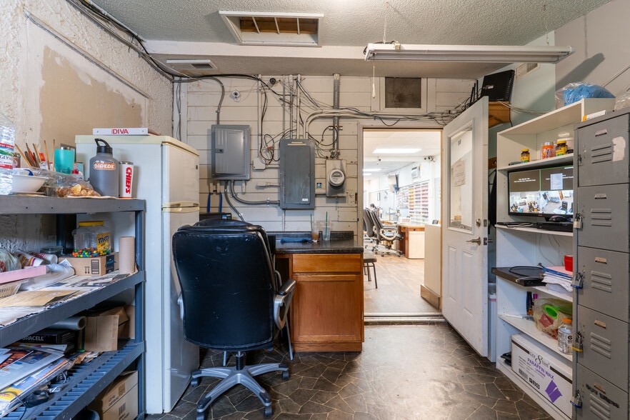 More Photos Of 3453 Penn Ave N, Minneapolis Storefront For Sale