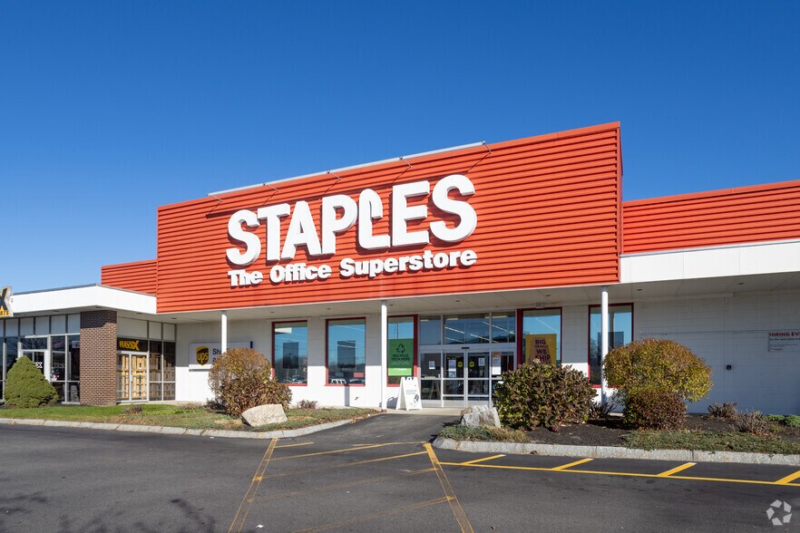 More Photos Of 397-443 Western Ave, South Portland Storefront For Lease