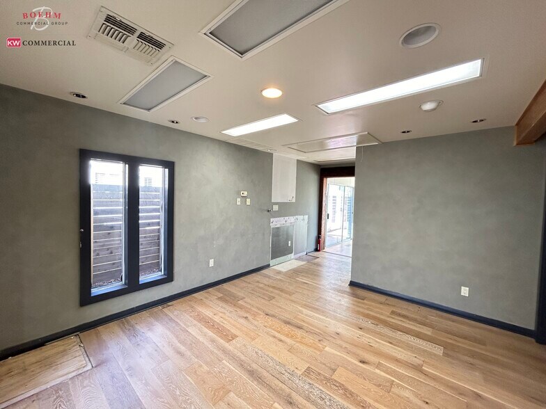 More Photos Of 626 High St, Comfort Storefront For Sale