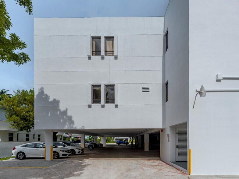 More Photos Of 951 S Le Jeune Rd, Coral Gables Medical For Sale