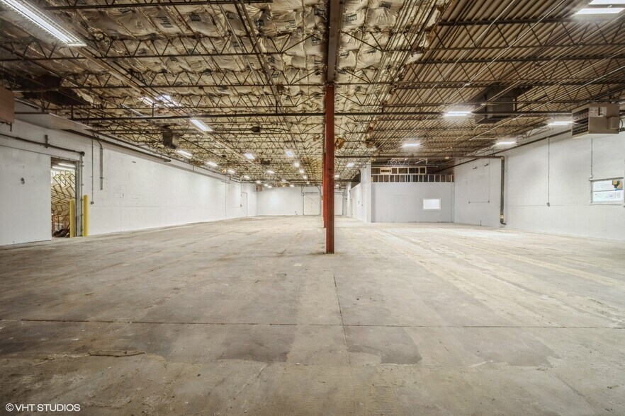 More Photos Of 2068-2068 S Foster Ave, Wheeling Manufacturing For Lease