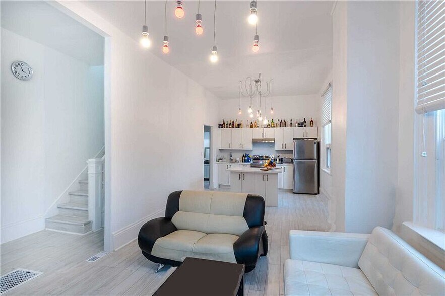 Primary Photo Of 59-61 Mary St, Barrie Apartments For Lease