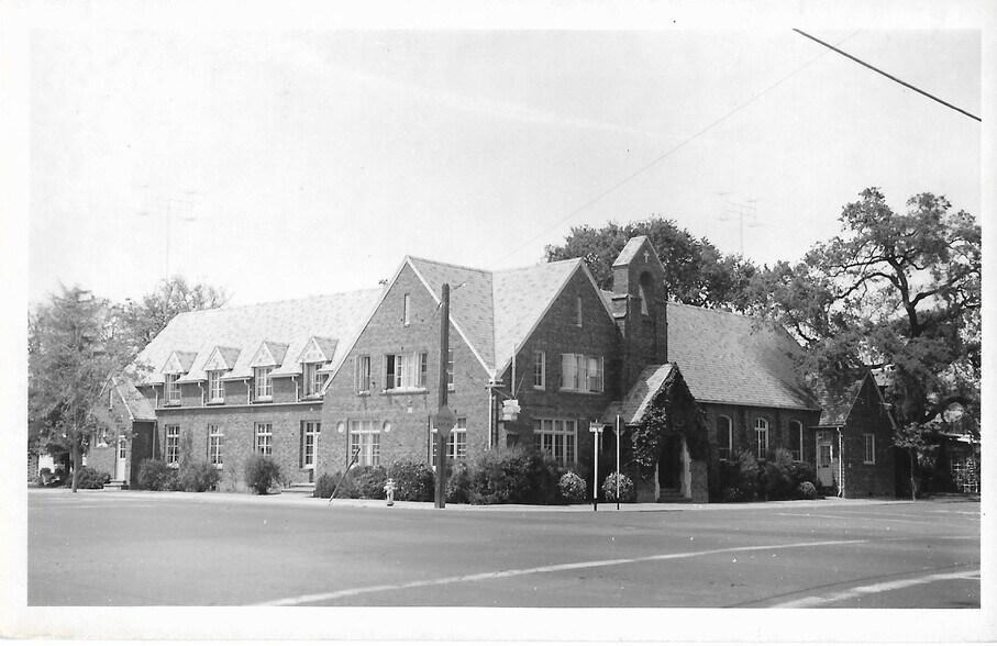 More Photos Of 315 N Sierra Nevada St, Stockton Religious Facility For Lease
