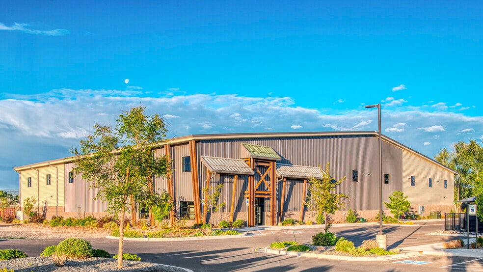 Primary Photo Of 1227 Mayfly Dr, Montrose Manufacturing For Sale