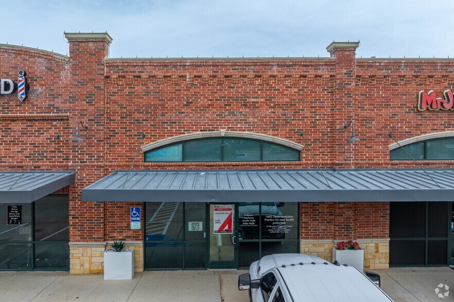 More Photos Of 205 S Main St, Red Oak Unknown For Lease