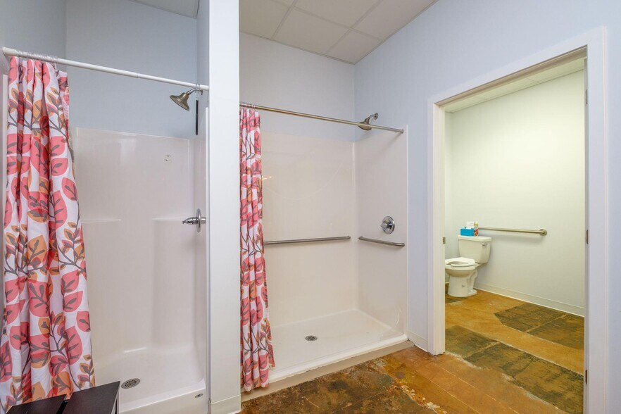 More Photos Of 90 N Main St, Harrisonburg Office For Sale