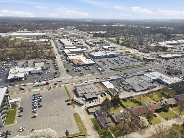 More Photos Of 1301-1349 S Glenstone Ave, Springfield General Retail For Lease