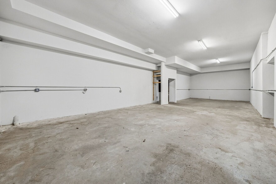 More Photos Of 586 W Avenue 28, Los Angeles Warehouse For Lease