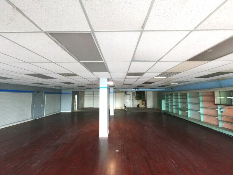 More Photos Of 2101 Pacific Ave, Long Beach Storefront For Lease