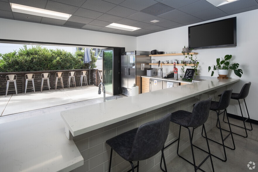 More Photos Of 2292 Faraday Ave, Carlsbad Research And Development For Sale