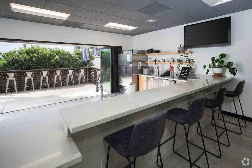 More Photos Of 2292 Faraday Ave, Carlsbad Research And Development For Sale