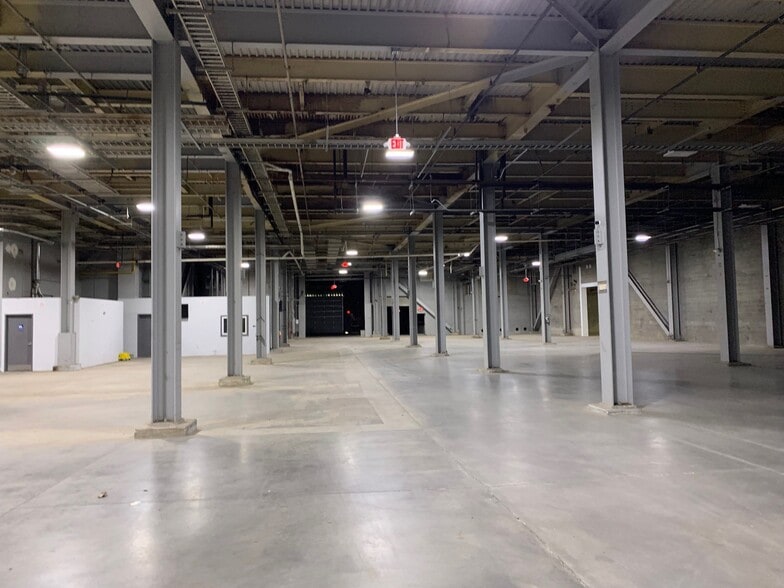 More Photos Of 586 Lewiston Junction Rd, Auburn Distribution For Lease