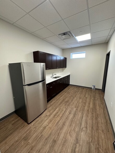 More Photos Of 3023 E Kemper Rd, Cincinnati Warehouse For Lease