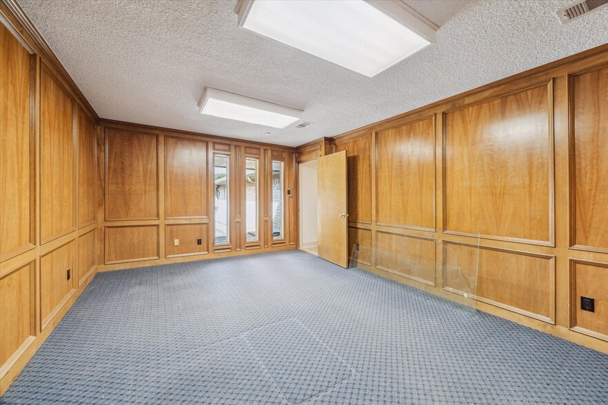More Photos Of 11930 Sam Houston Pky, Houston Office For Sale