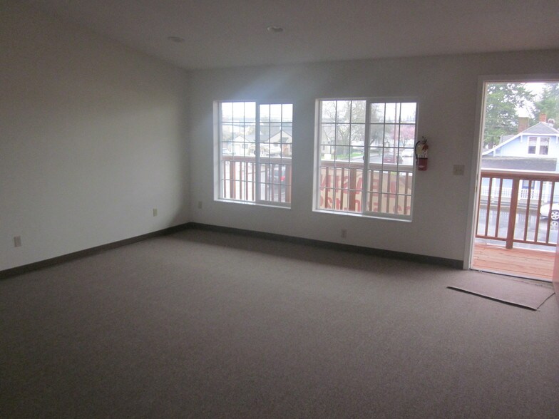 More Photos Of 10 S Parkway Ave, Battle Ground Storefront For Lease