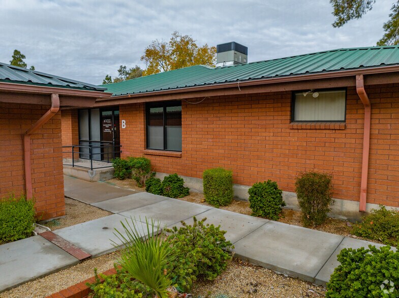 More Photos Of 15648 N 35th Ave, Phoenix Medical For Sale