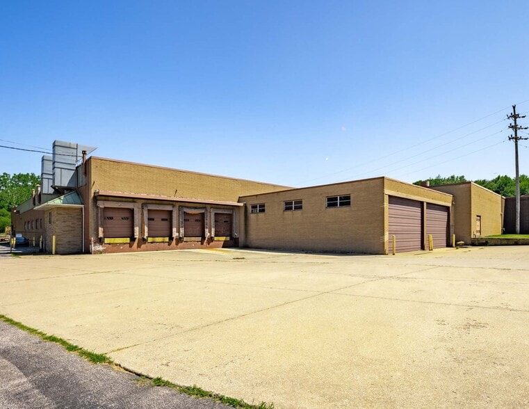 More Photos Of 5909 W 130th St, Parma Manufacturing For Sale