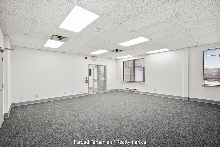 More Photos Of 42 Cardico Dr, Whitchurch-Stouffville Warehouse For Sale