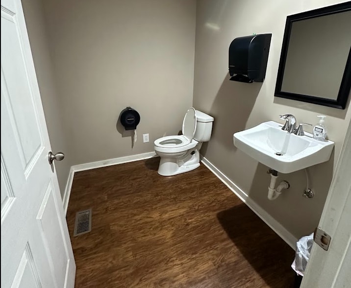 More Photos Of 215 7th Way, Alexander City Distribution For Sale