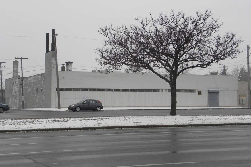 More Photos Of 5800 E Eight Mile Rd, Detroit Warehouse For Lease