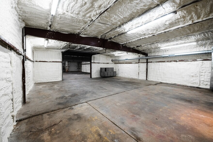 More Photos Of 3115 Sabine St, Forest Hill Warehouse For Lease