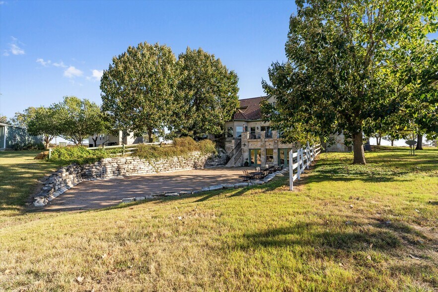 More Photos Of 1092 FM 3000, Elgin Specialty For Sale