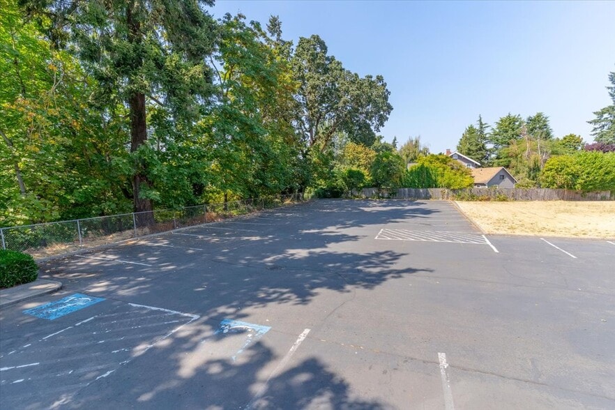 More Photos Of 2405 Front St NE, Salem Office For Sale