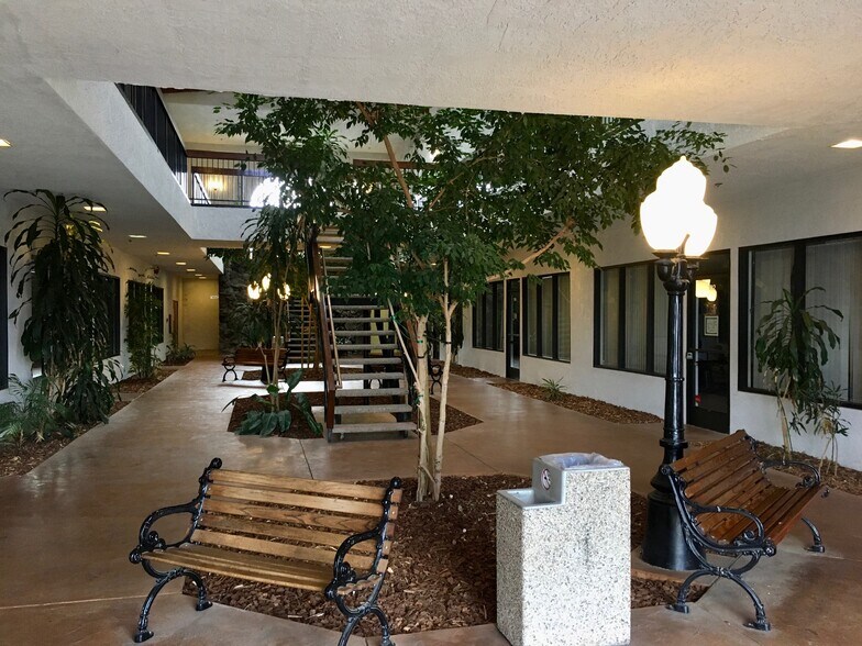 More Photos Of 14075 Hesperia Rd, Victorville Office For Sale