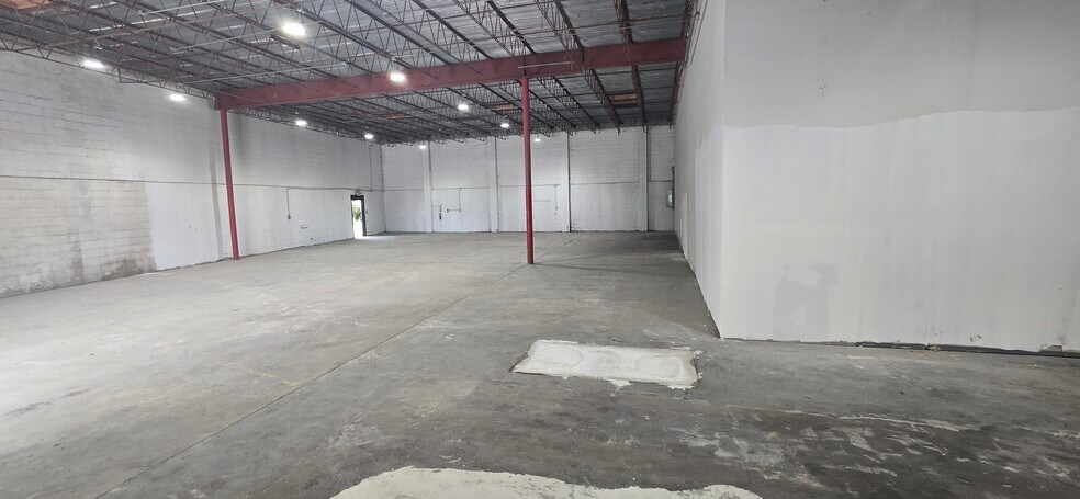 More Photos Of 10221 Beach Blvd, Jacksonville Warehouse For Lease