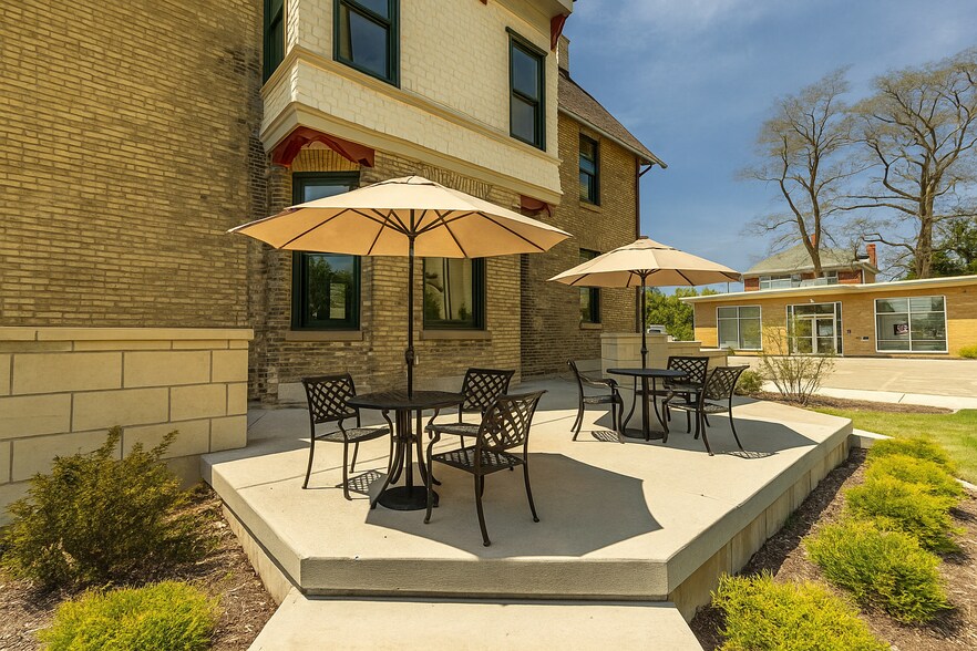 More Photos Of 1303 11th St, Monroe Storefront Retail Office For Lease