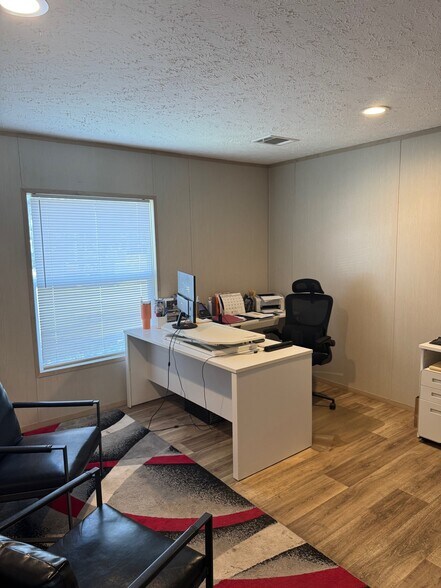 More Photos Of 7314 Nundy Ave, Gibsonton Warehouse For Lease