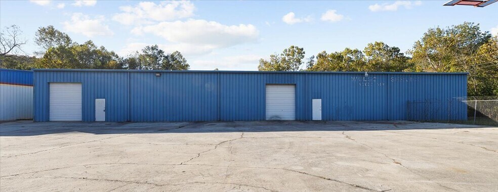 More Photos Of 13605-13609 State Highway 75, Remlap Service For Sale
