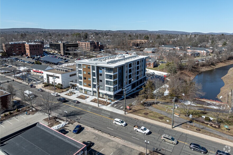 More Photos Of 920-924 Farmington Ave, West Hartford Apartments For Lease