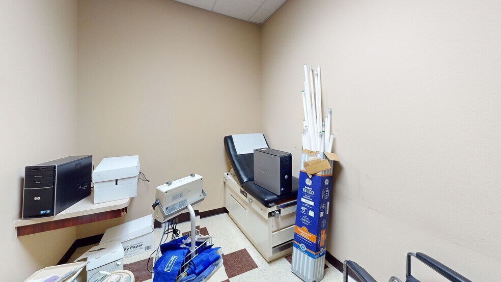 More Photos Of 5105 Camino Al Norte Rd, North Las Vegas Office For Lease