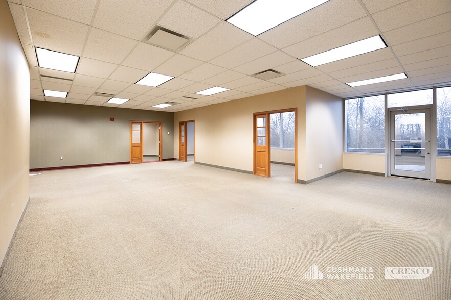 More Photos Of 6120 Parkland Blvd, Mayfield Heights Office For Lease