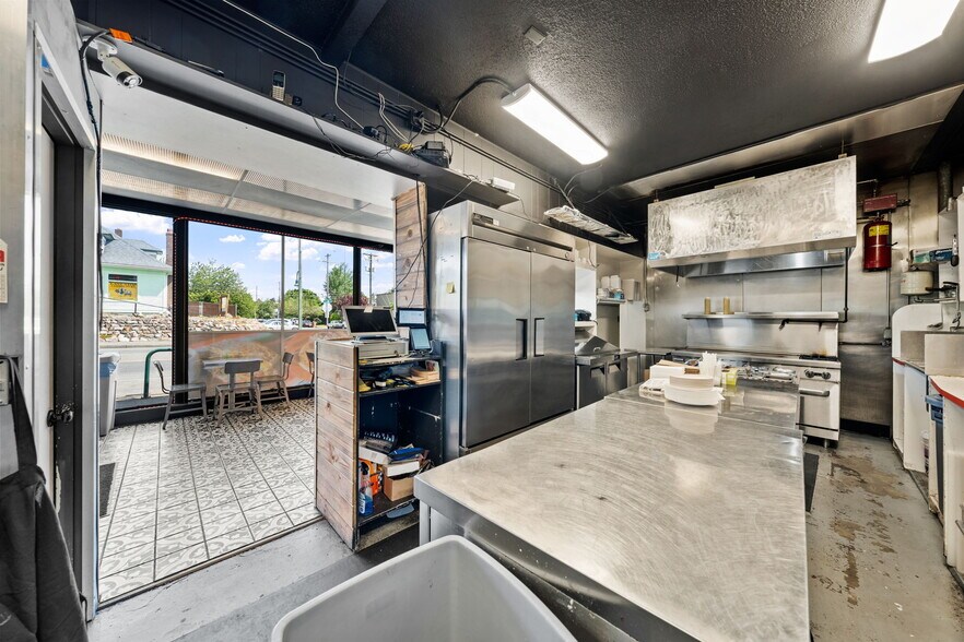 More Photos Of 3102-3104 6th Ave, Tacoma Storefront For Sale