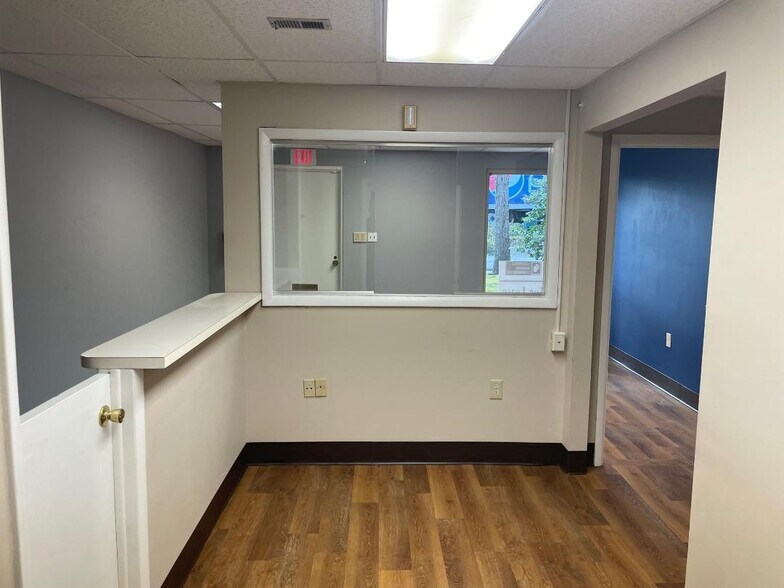 More Photos Of 1616 Forest Dr, Annapolis Medical For Lease