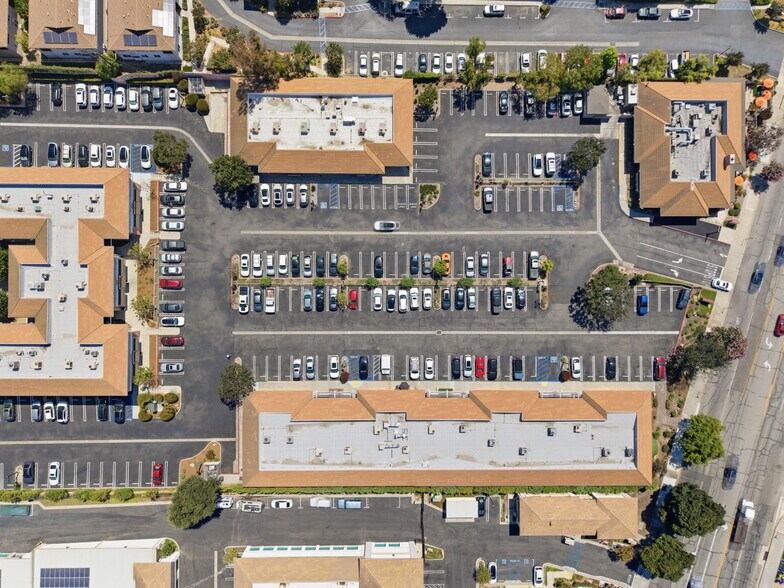 More Photos Of 1321-1345 E Thousand Oaks Blvd, Thousand Oaks Unknown For Lease