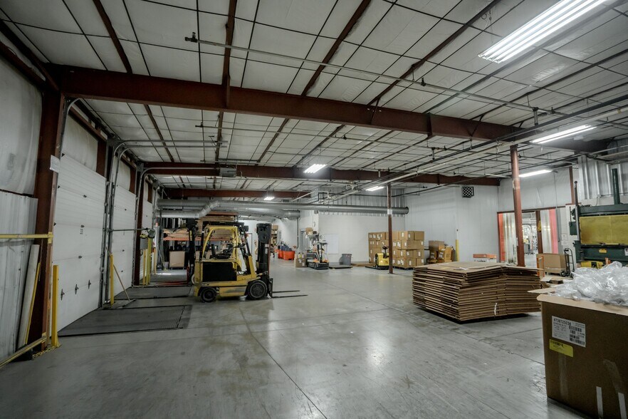 More Photos Of 227 Poplar St, Osage Manufacturing For Sale