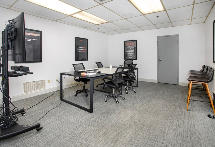 More Photos Of 127 SH 31, Longview Distribution For Lease