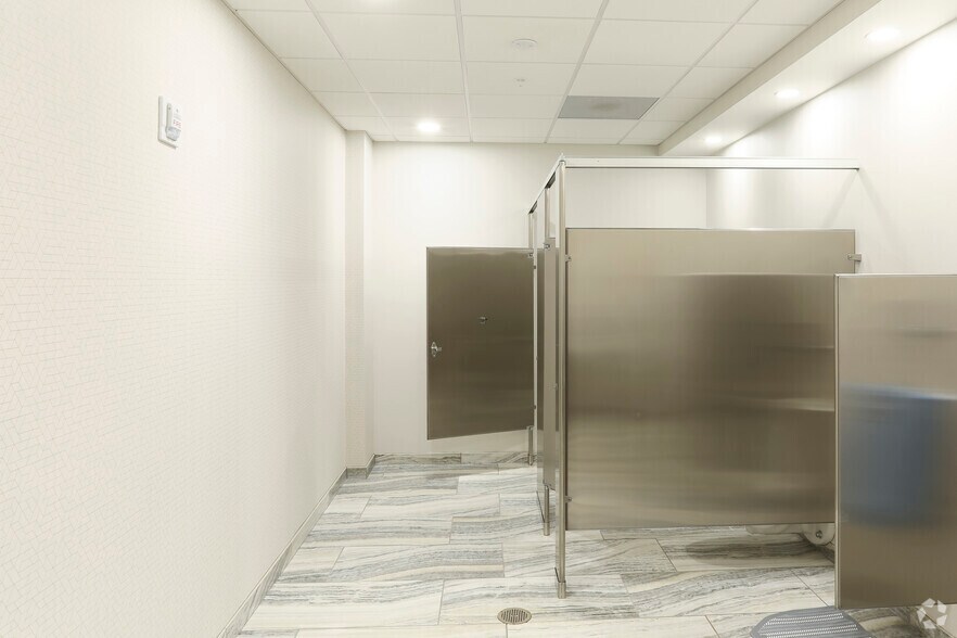 More Photos Of 200 E Broad St, Greenville Office For Lease