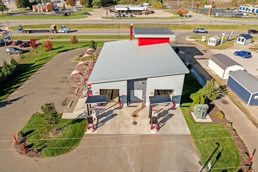More Photos Of 655 S US Highway 131, Three Rivers General Retail For Sale