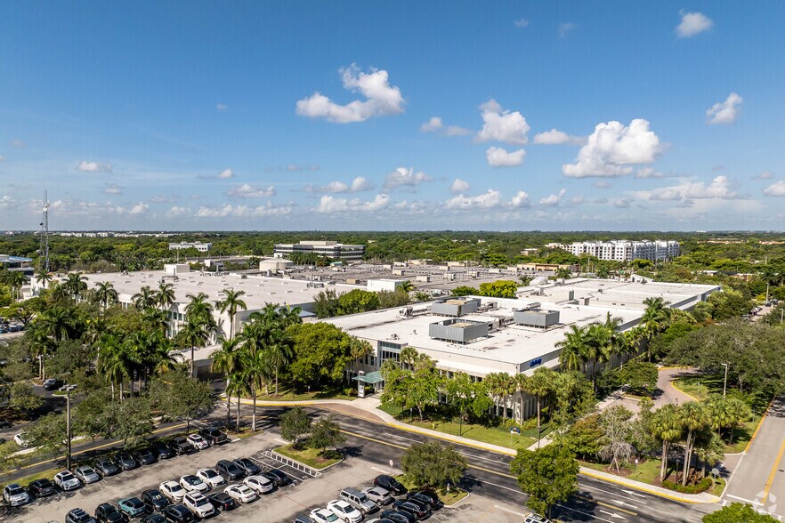 More Photos Of 7500 W Sunrise Blvd, Plantation Distribution For Lease